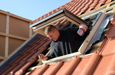 Pose de fenêtres de toit Velux à Denezières